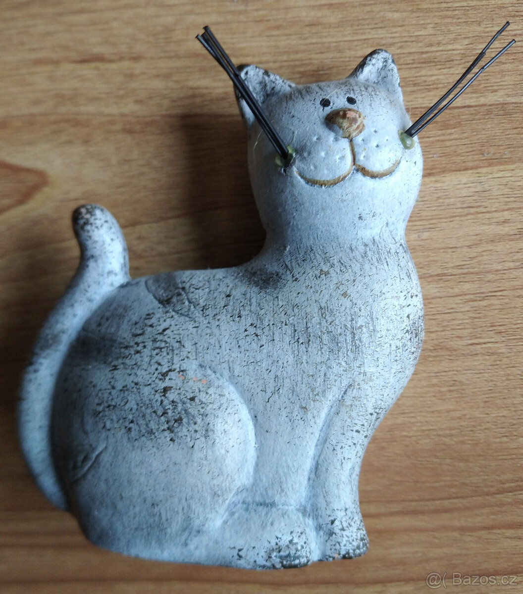 Hezká porcelánová kočka s fousky