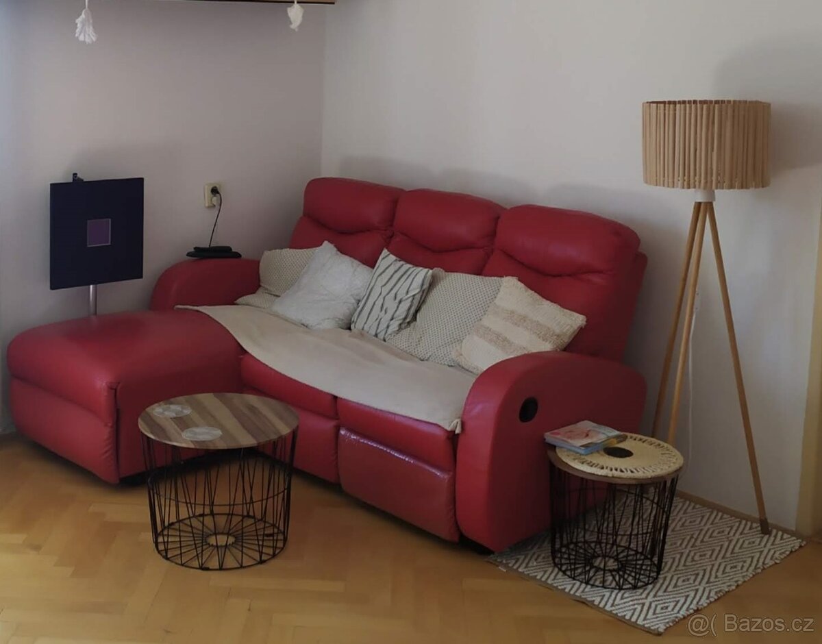 Kožená rohová sedačka s relaxačním křeslem