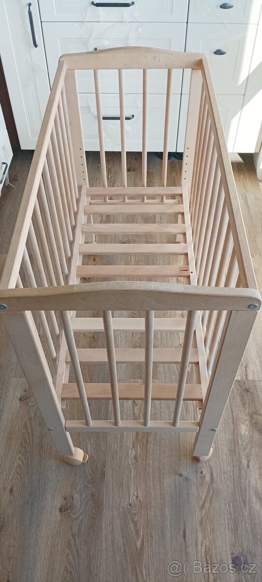 Prodám malou dětskou postýlku