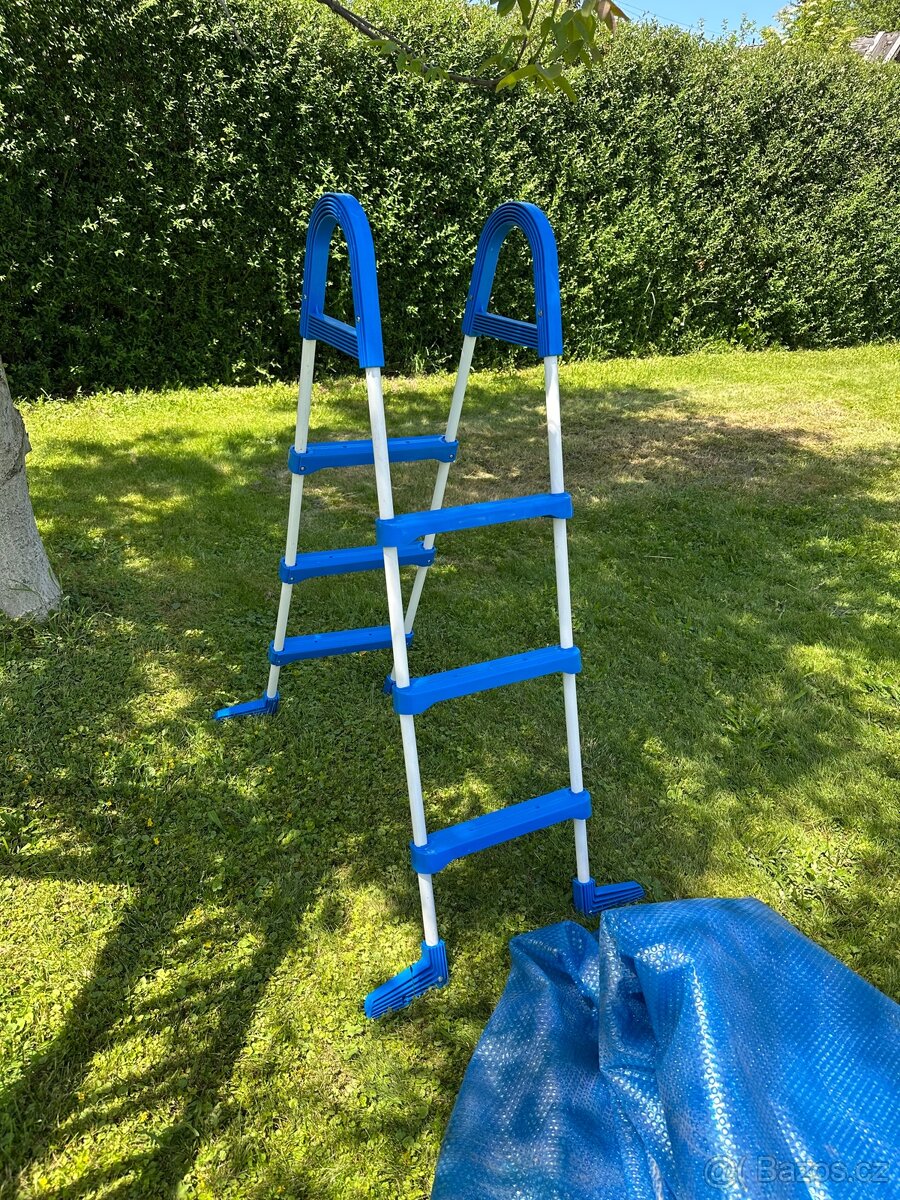 Prodám schůdky k bazénu . Použité jednu sezonu.
