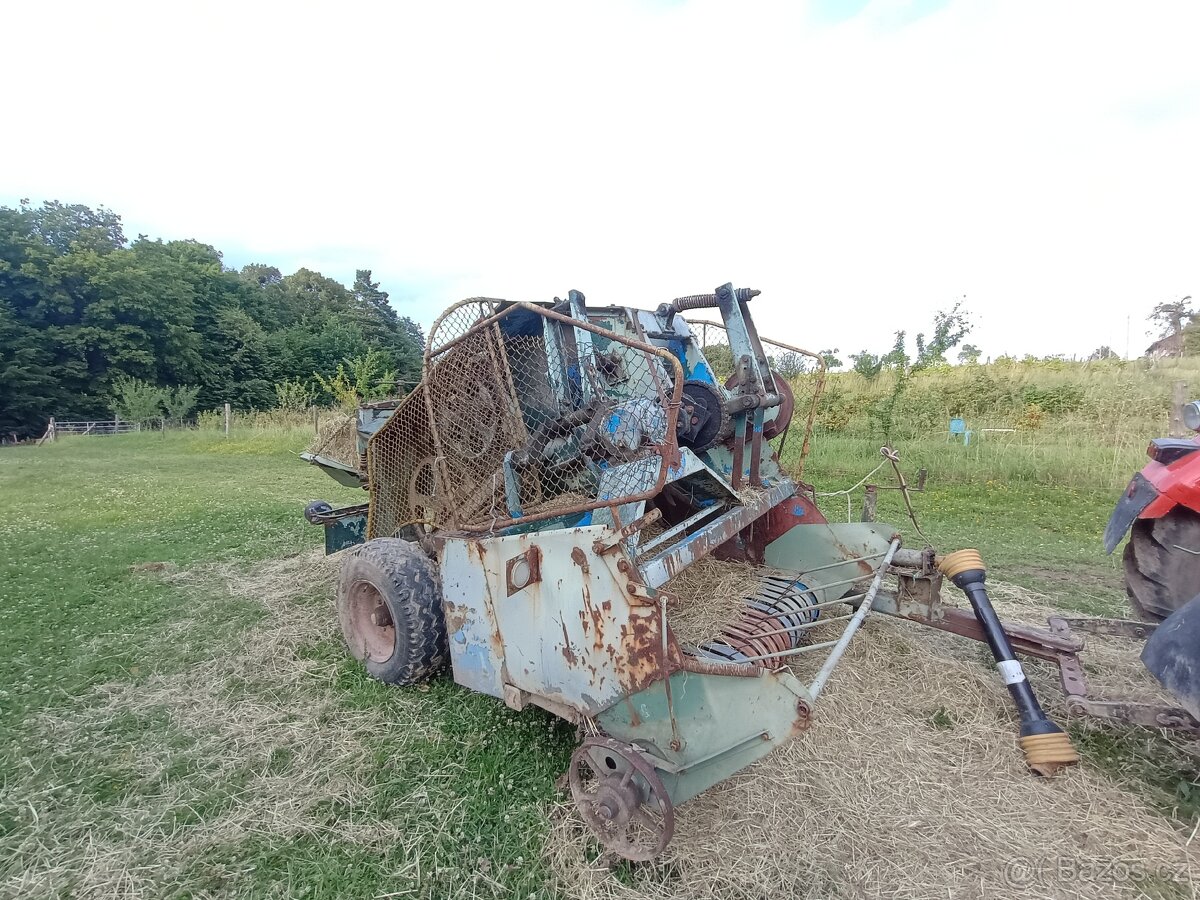 Prodám starý lis na hranaté balíky.
