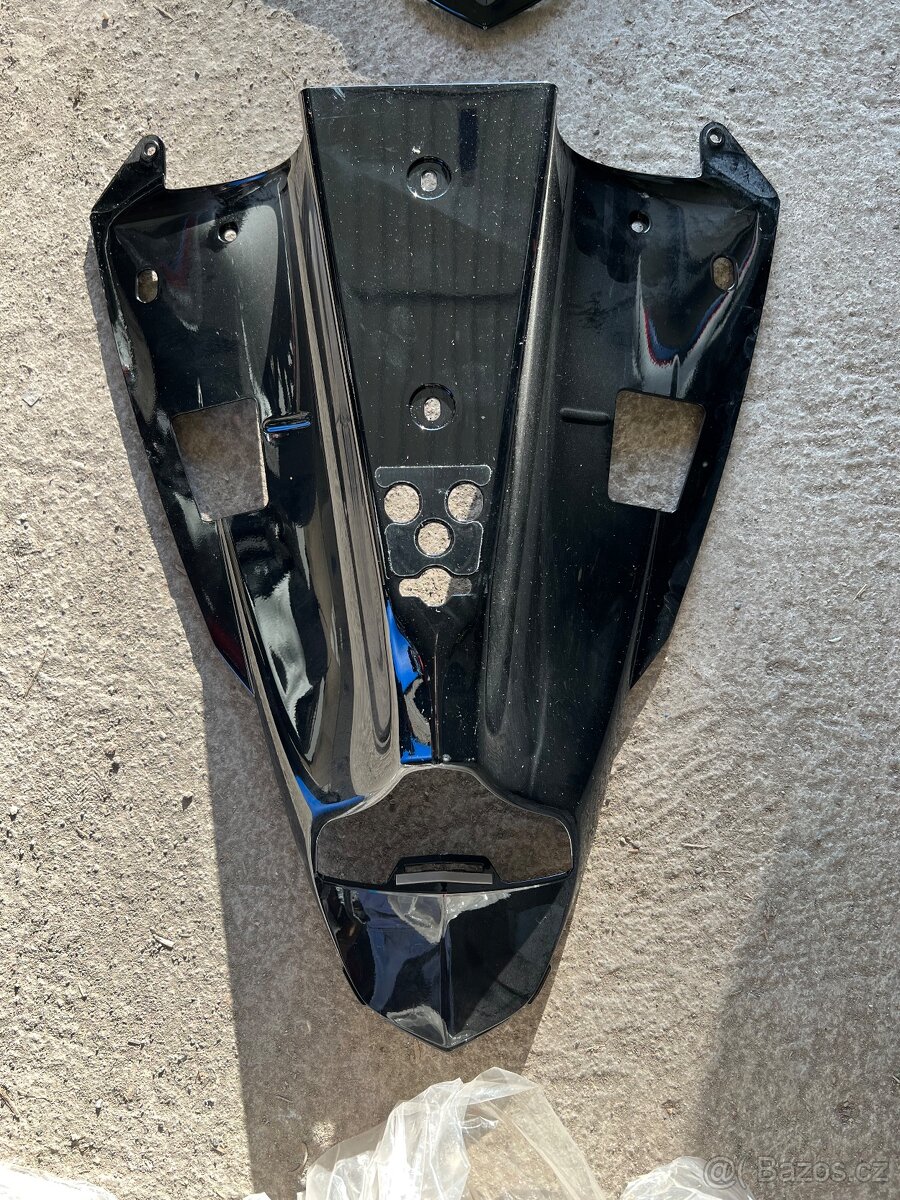 Yamaha R1 kapoty