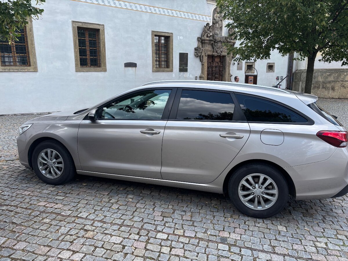 Hyundai i30, Hyundai i30 Trikolor 1.6 CRDI