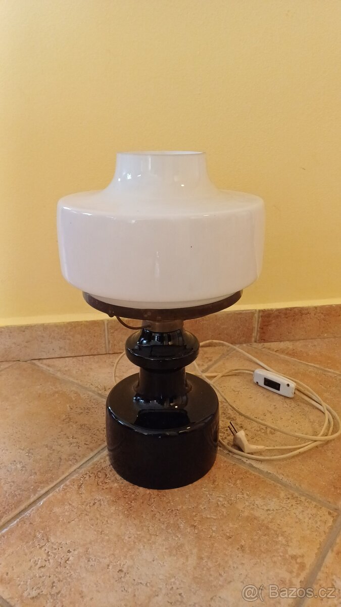 Retro stolní lampa
