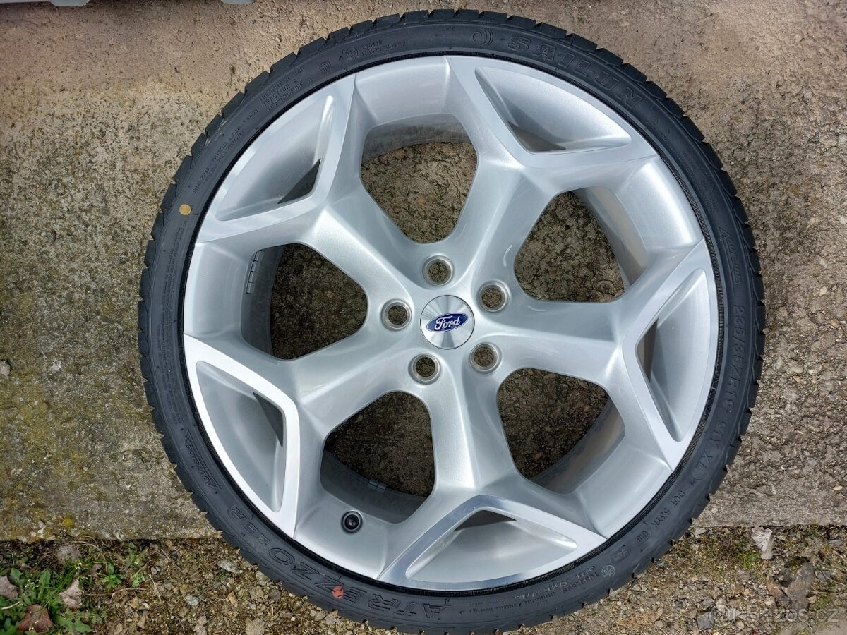 (č.37) Originální 19" Alu kola Ford Focus ST 2017