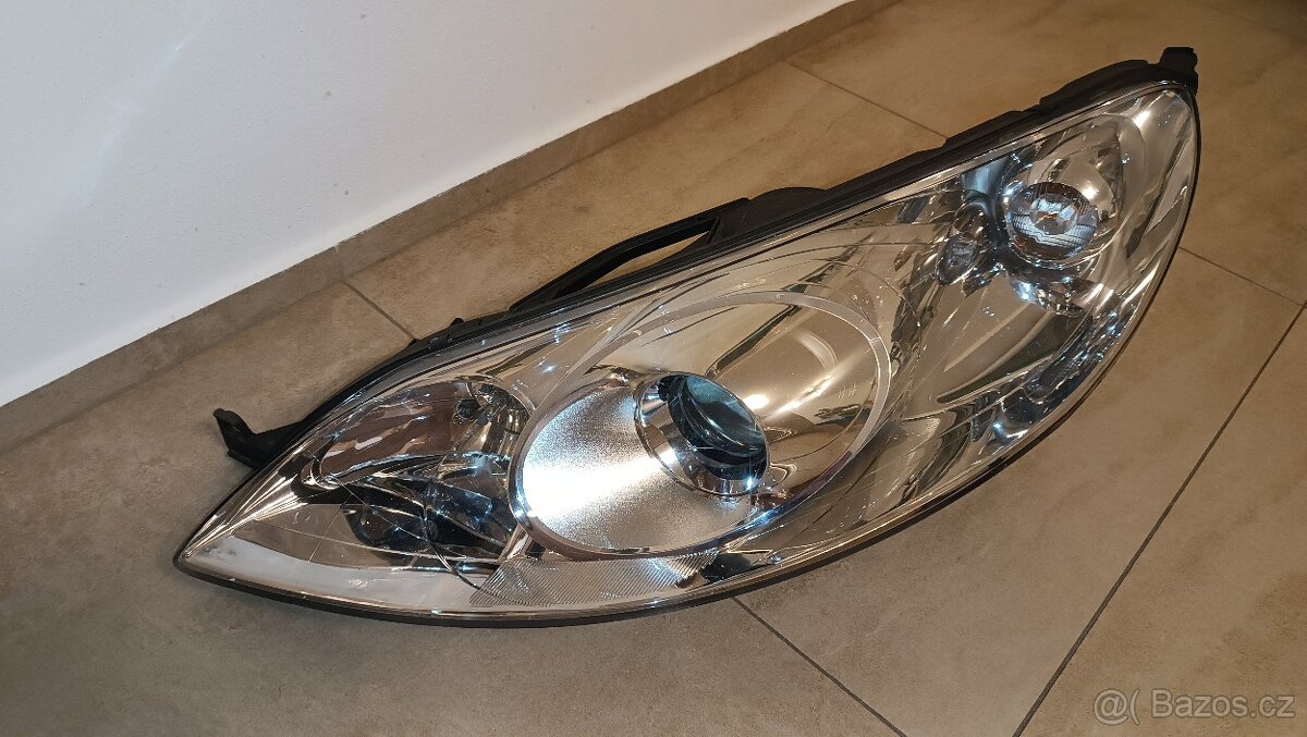 Peugeot 407 levý XENON