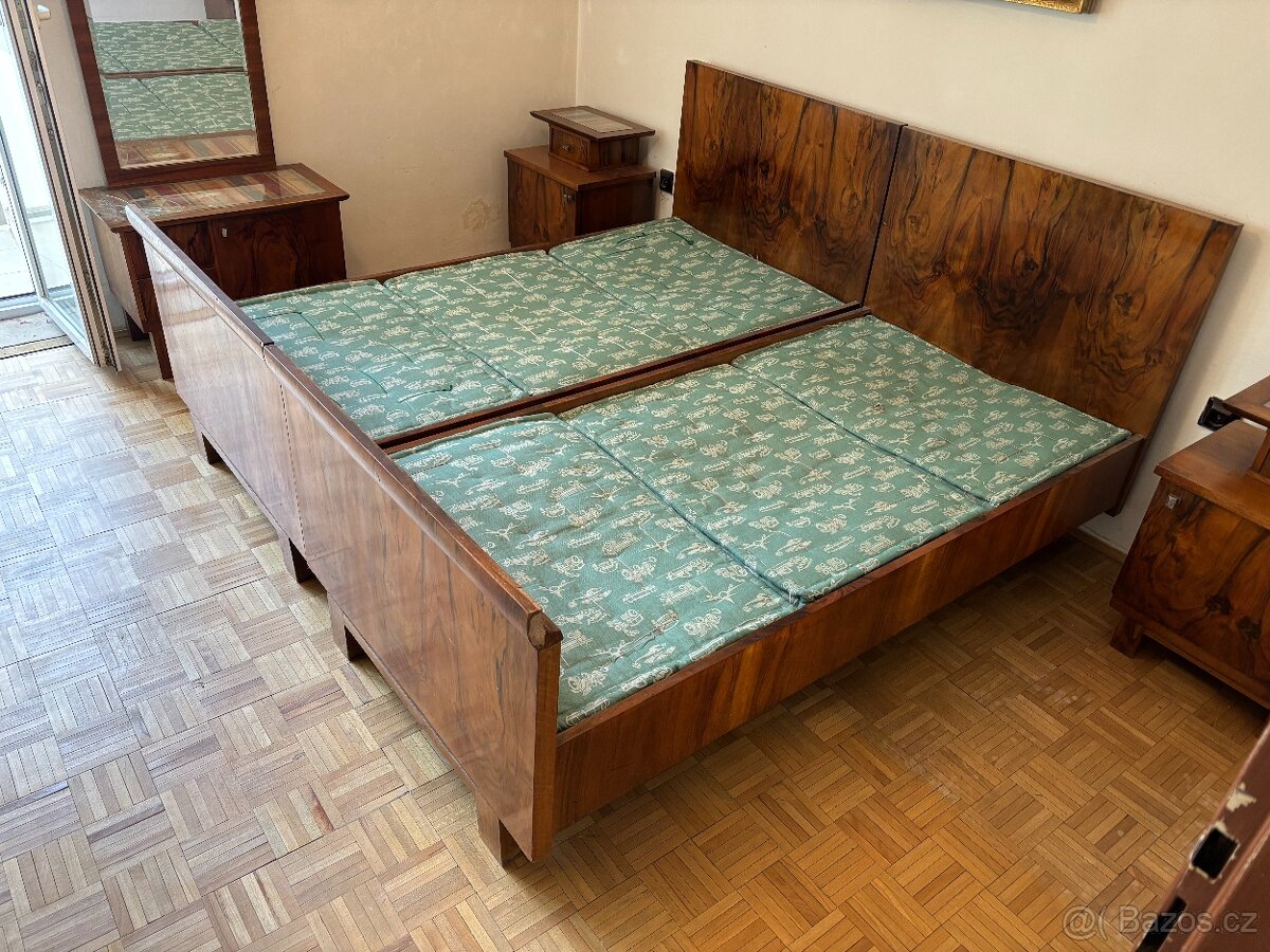 Postel v provedení ořech - Art - Deco