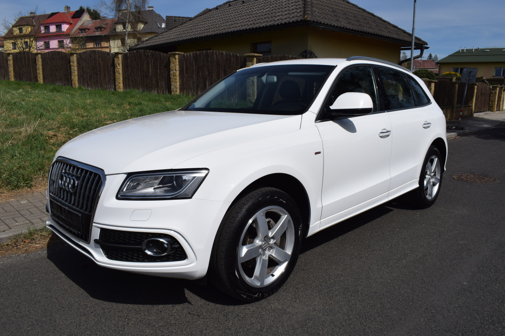 Audi Q5 2.0 TFSI S-Line Quattro MANUÁL TAŽNÉ Bi-Xenony záruk