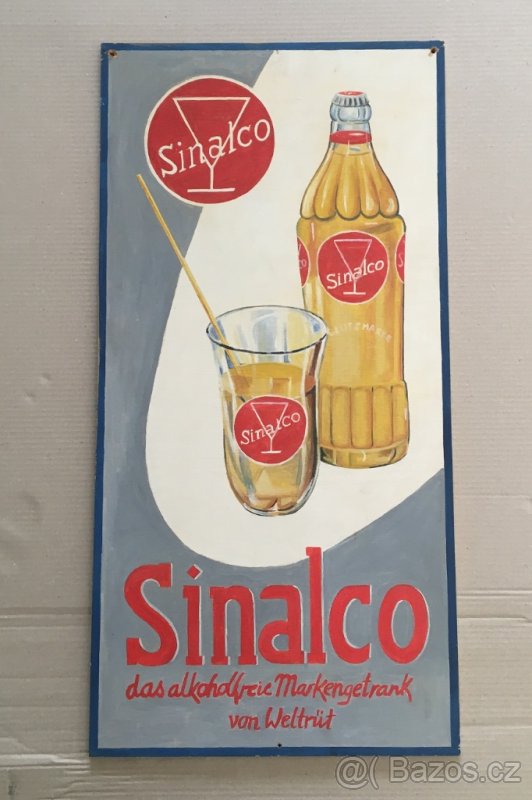 Stará ručně malovaná cedule na dřevě