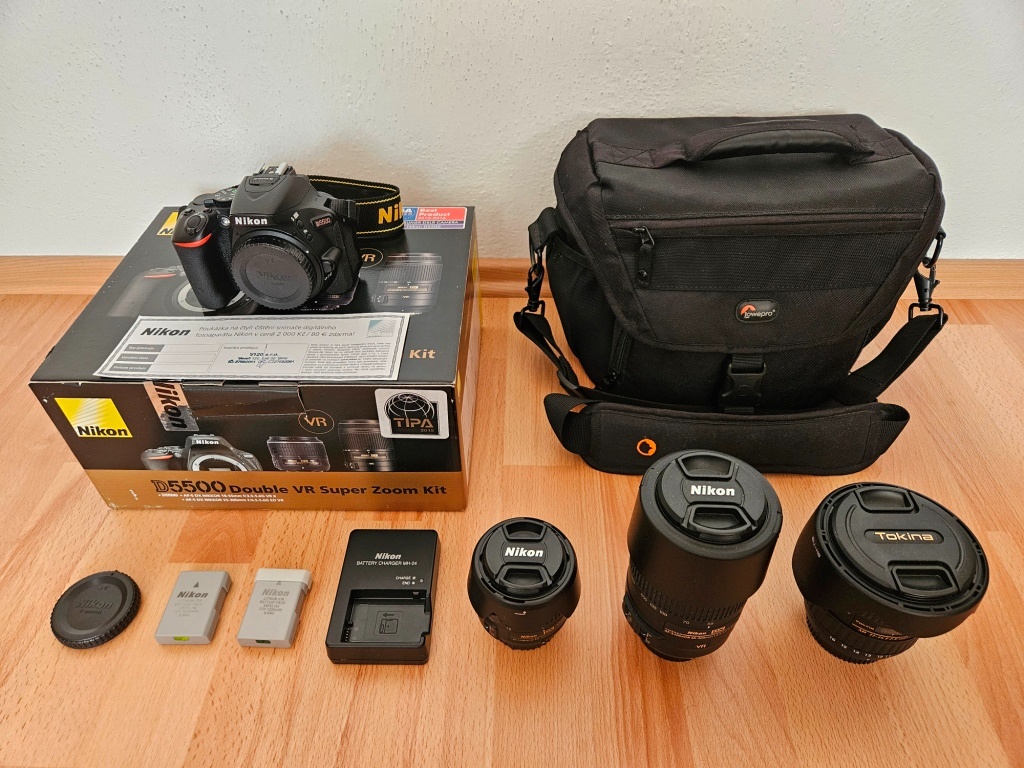 Nikon D5500 + objektivy + příslušenství