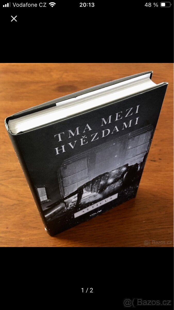 Kniha Tma mezi hvězdami