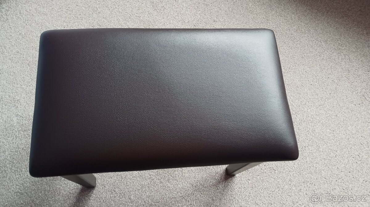 Klavírní stolička, nepoužívaná