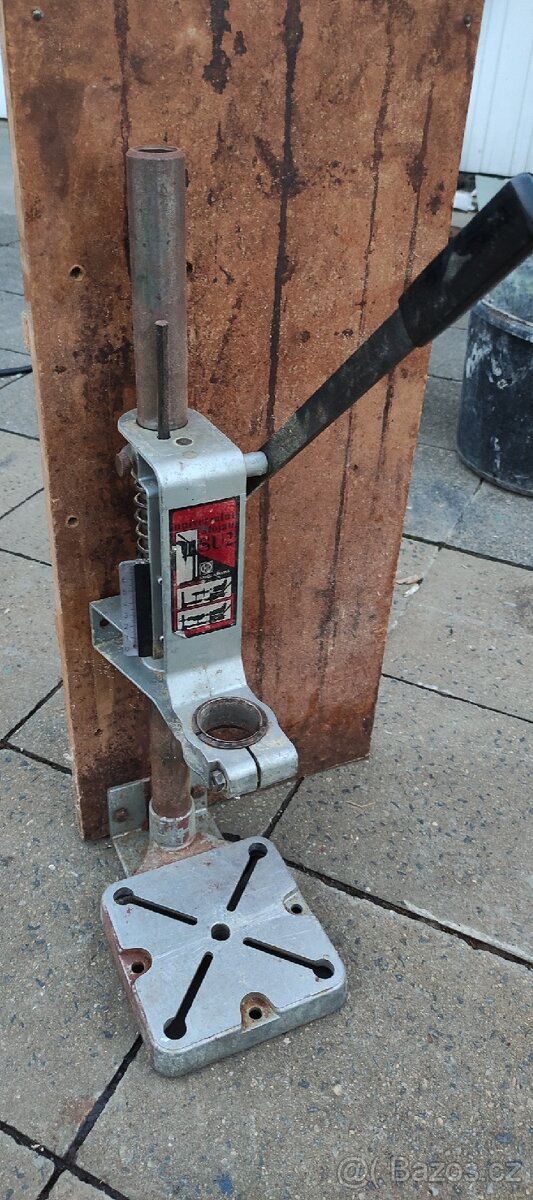 Stojan na vrtačku su2