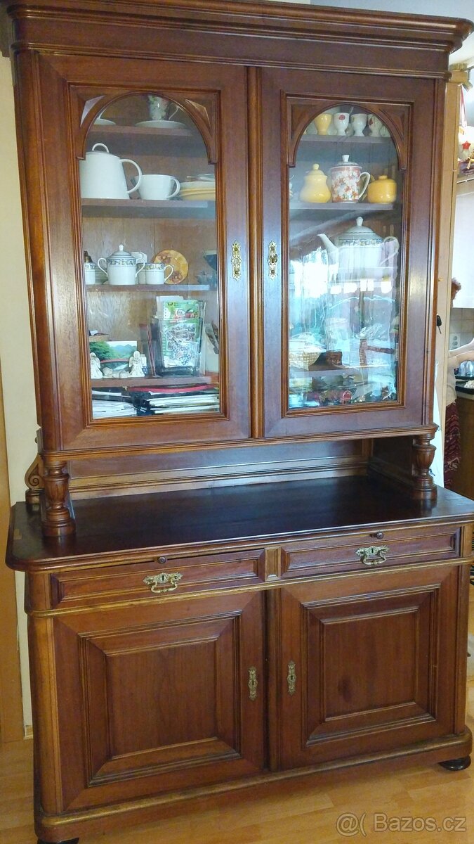 Starožitný kabinet a stůl