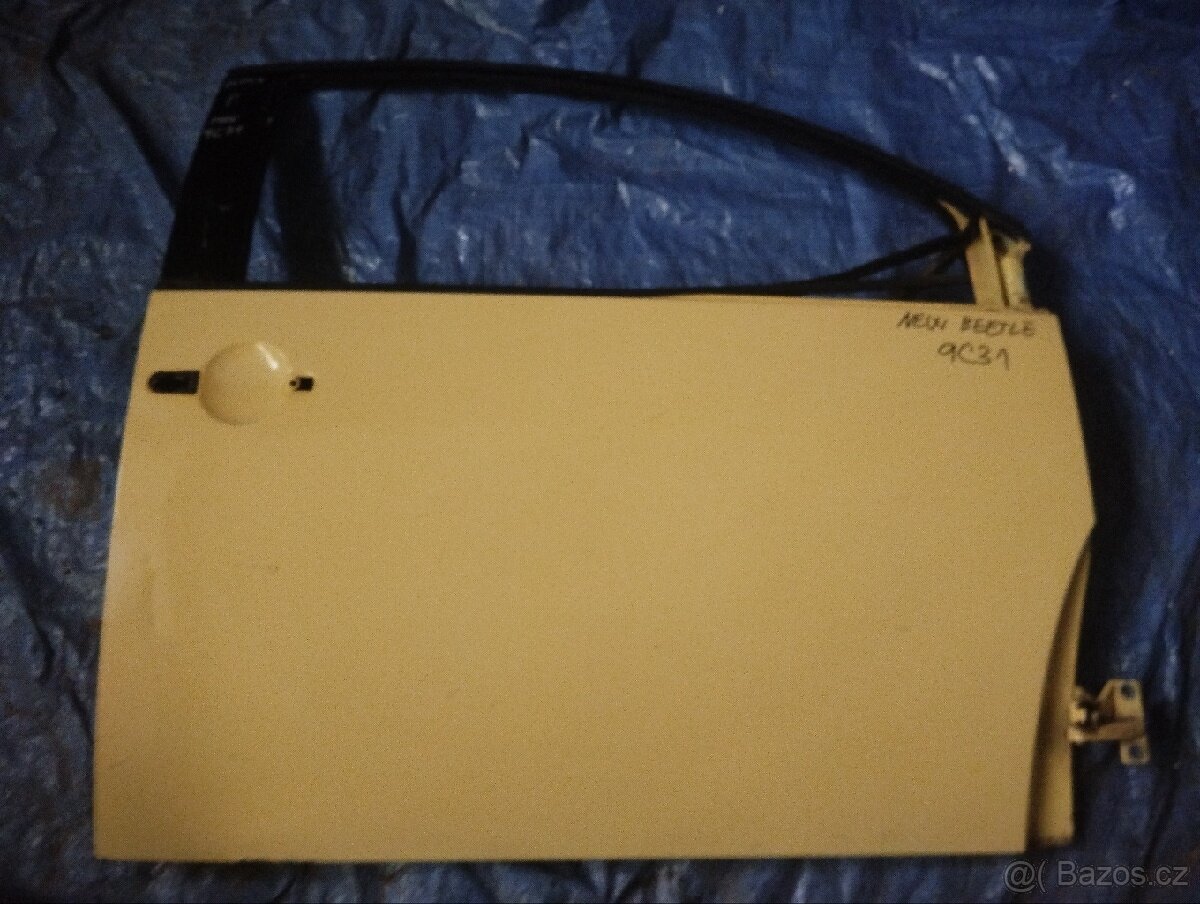 New Beetle pravé dveře žluté