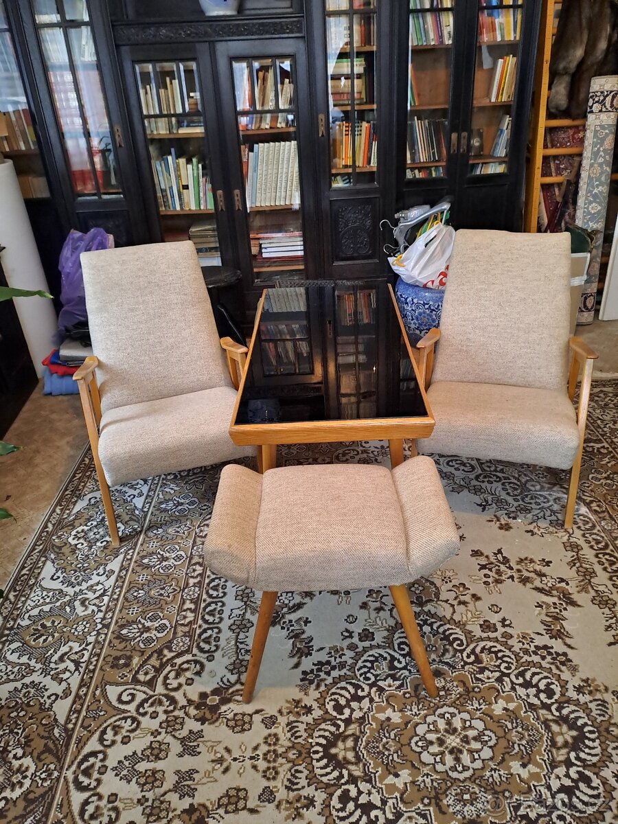 Sedací souprava se stolkem