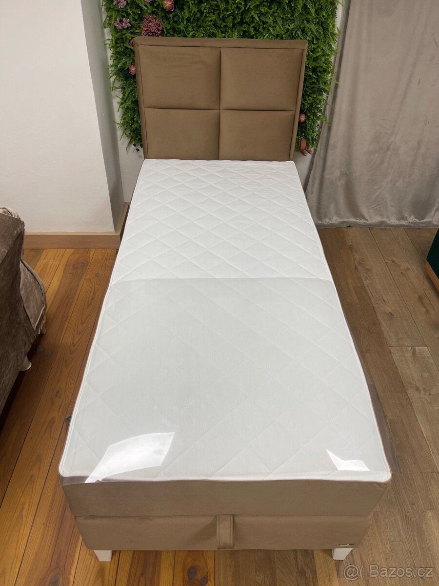 Krásná čalouněná postel NOVÁ