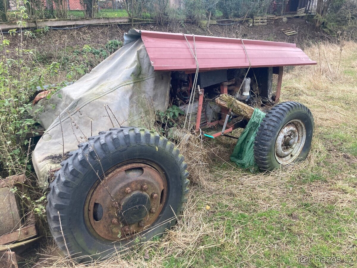 KOUPÍM TRAKTUREK , I VRAK