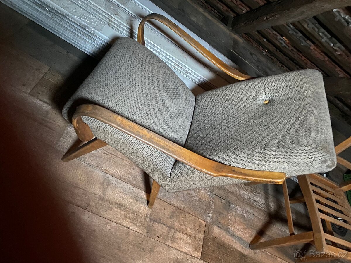 Levně prodám křeslo + skříň