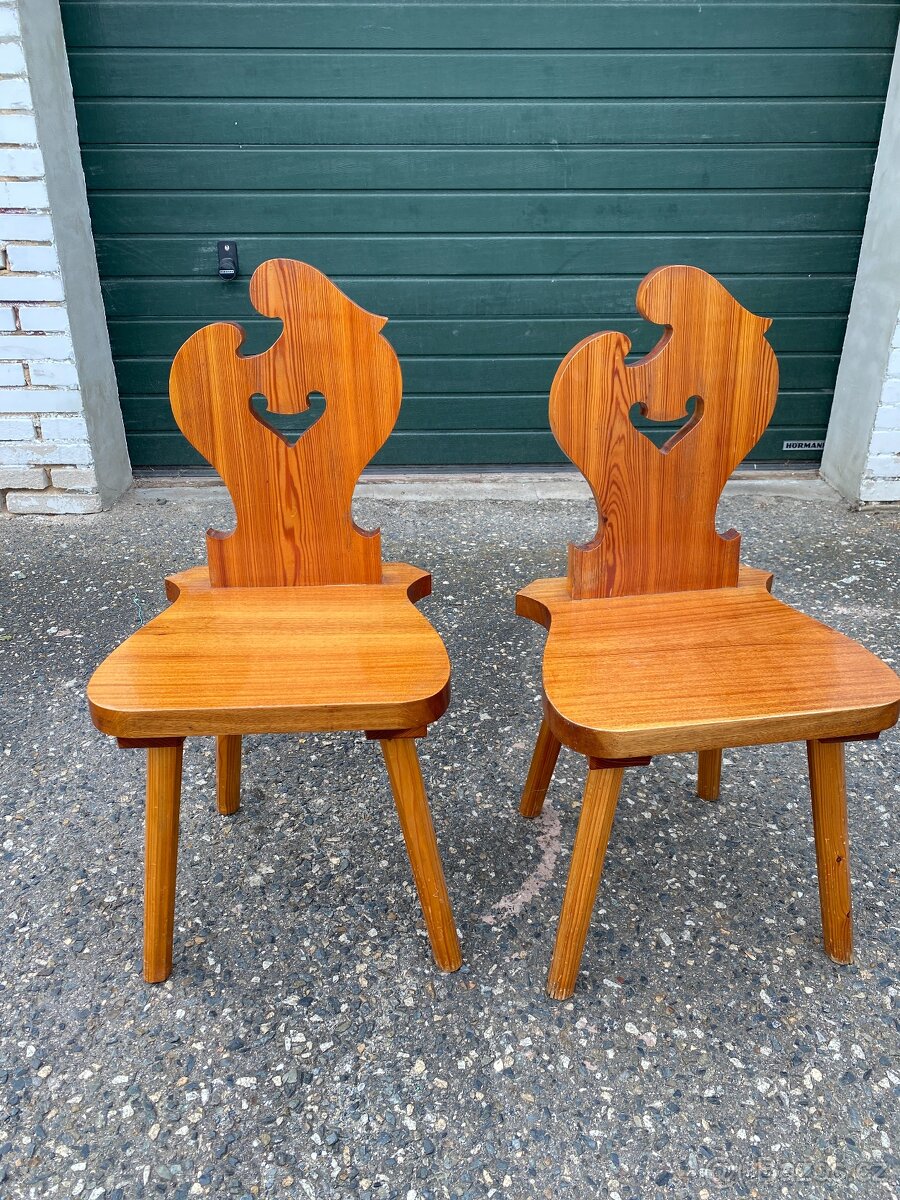 2x rustikální židle z masivu