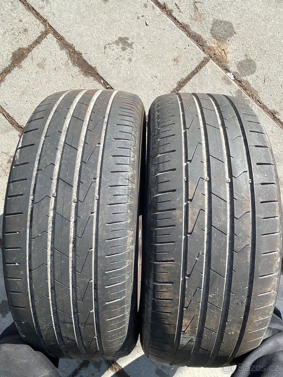 Dvě letní pneu Hankook 215/55/16