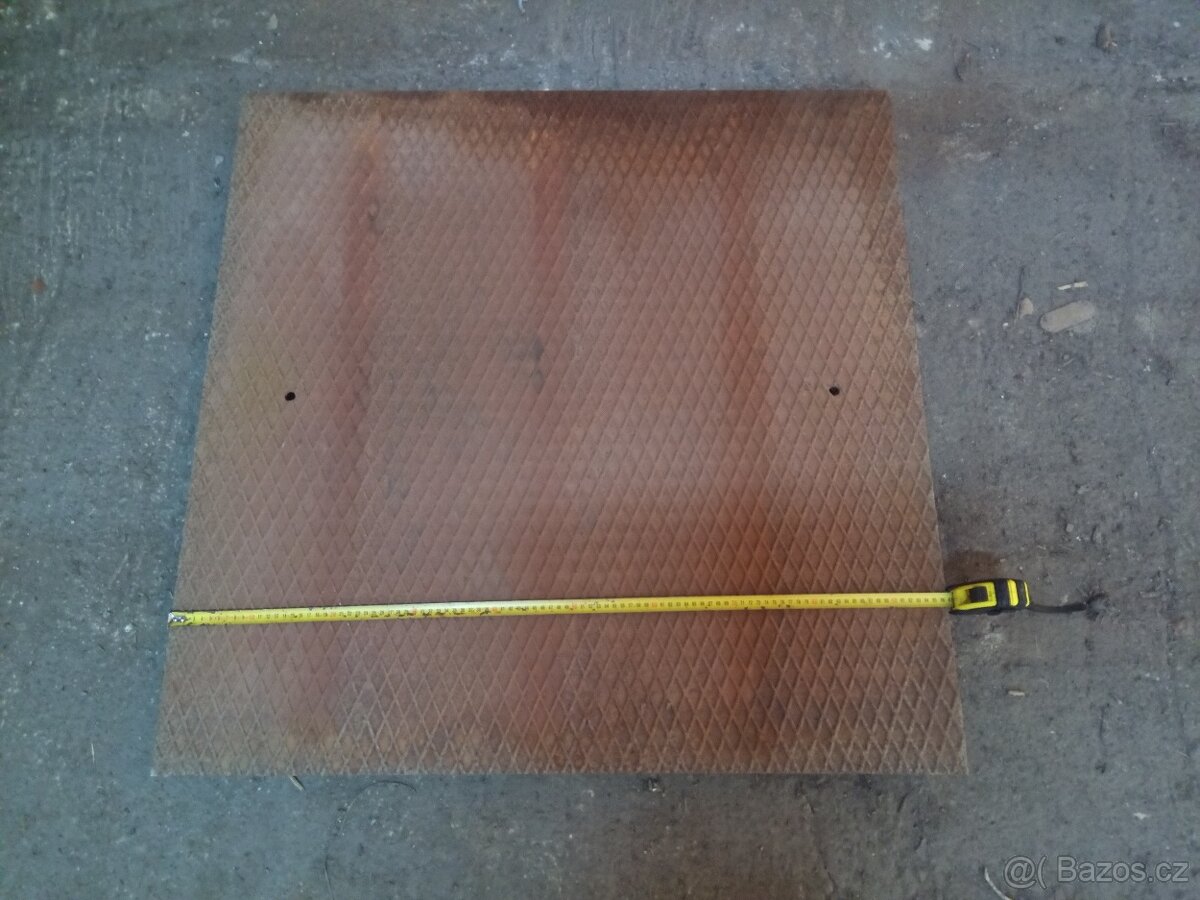 Prodám použitý plechový poklop 96,5cm x 96,5cm  bez rámu.