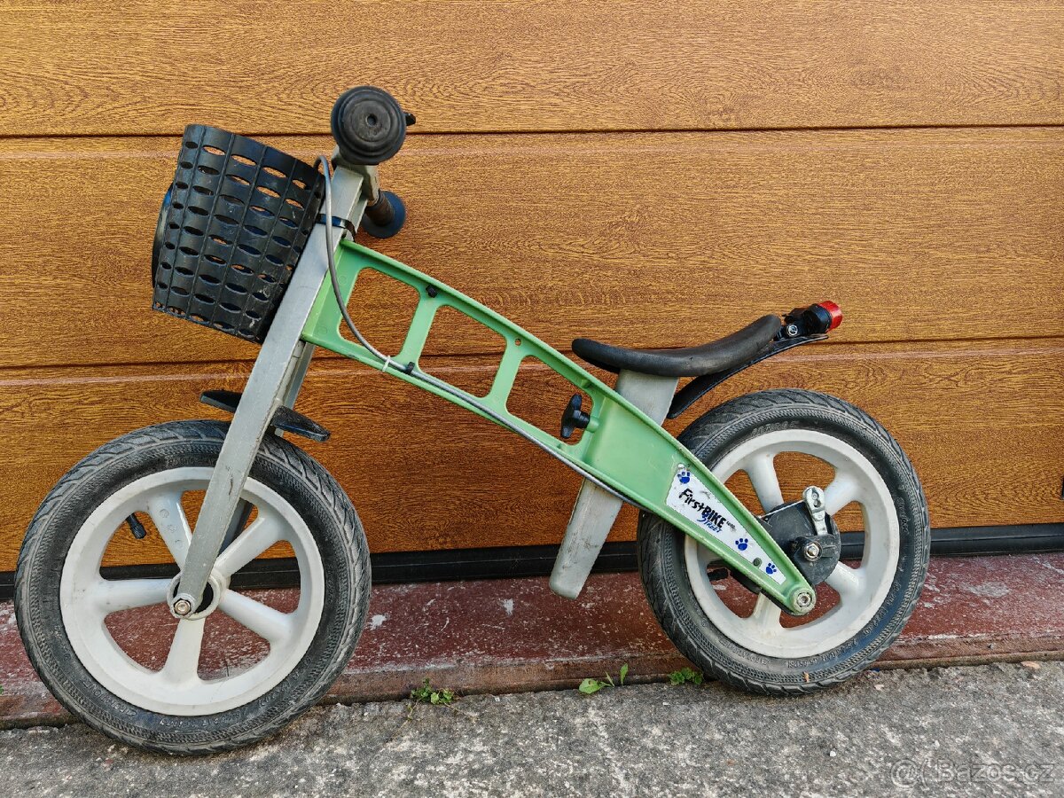 Firstbike se sníženým sedlem a blikačkou