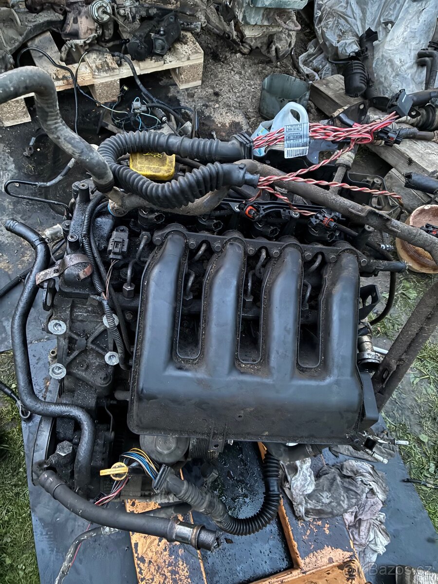 Díly z motoru 2.0 TD4