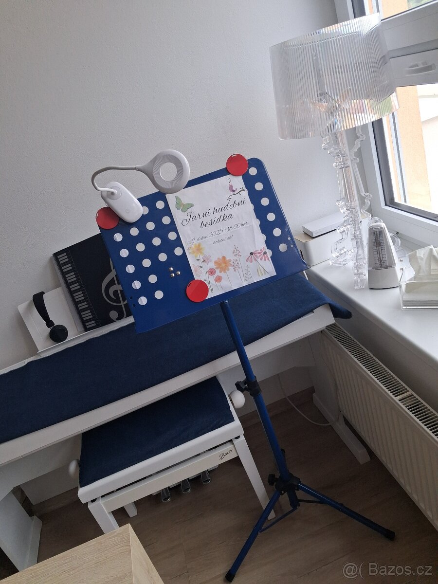 Stojan na noty s osvětlením a magnety