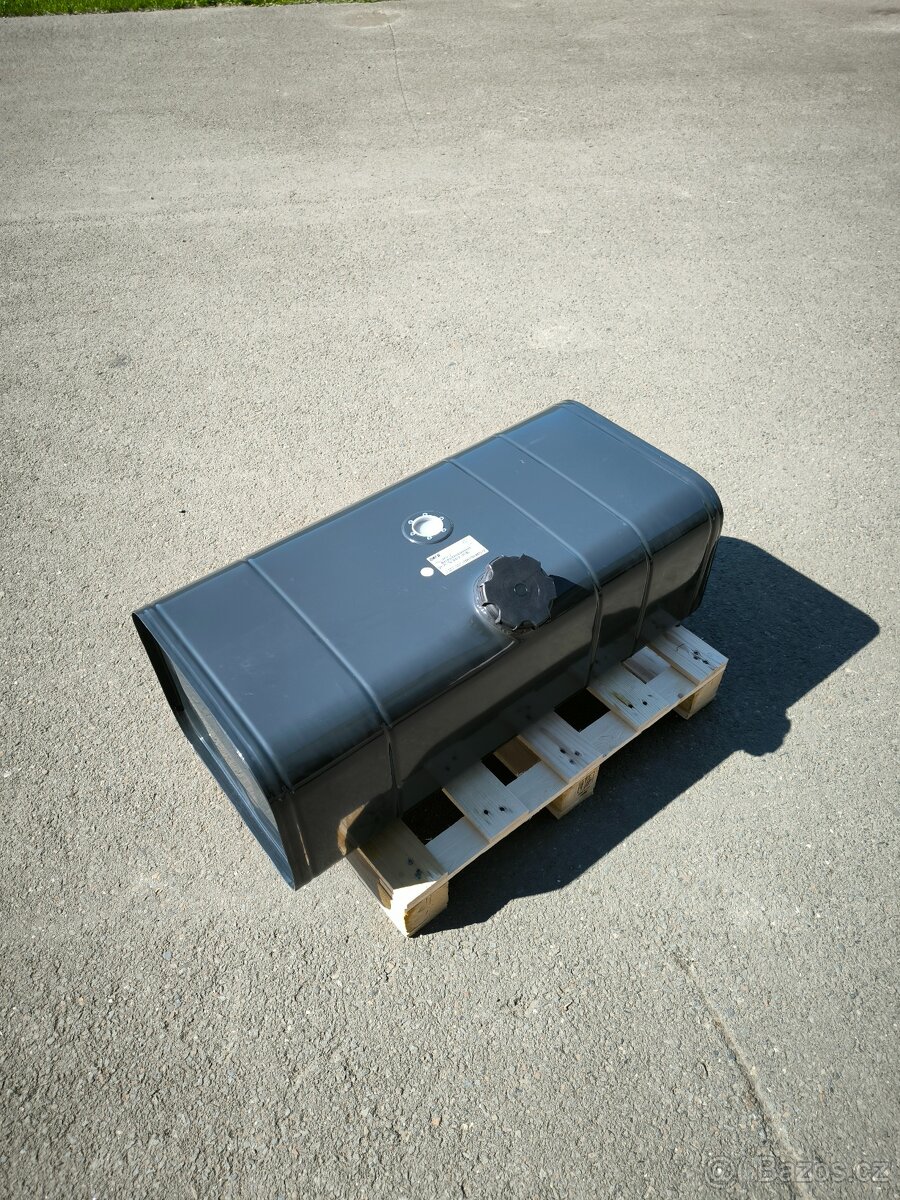 Hydraulické/Palivové nádrže