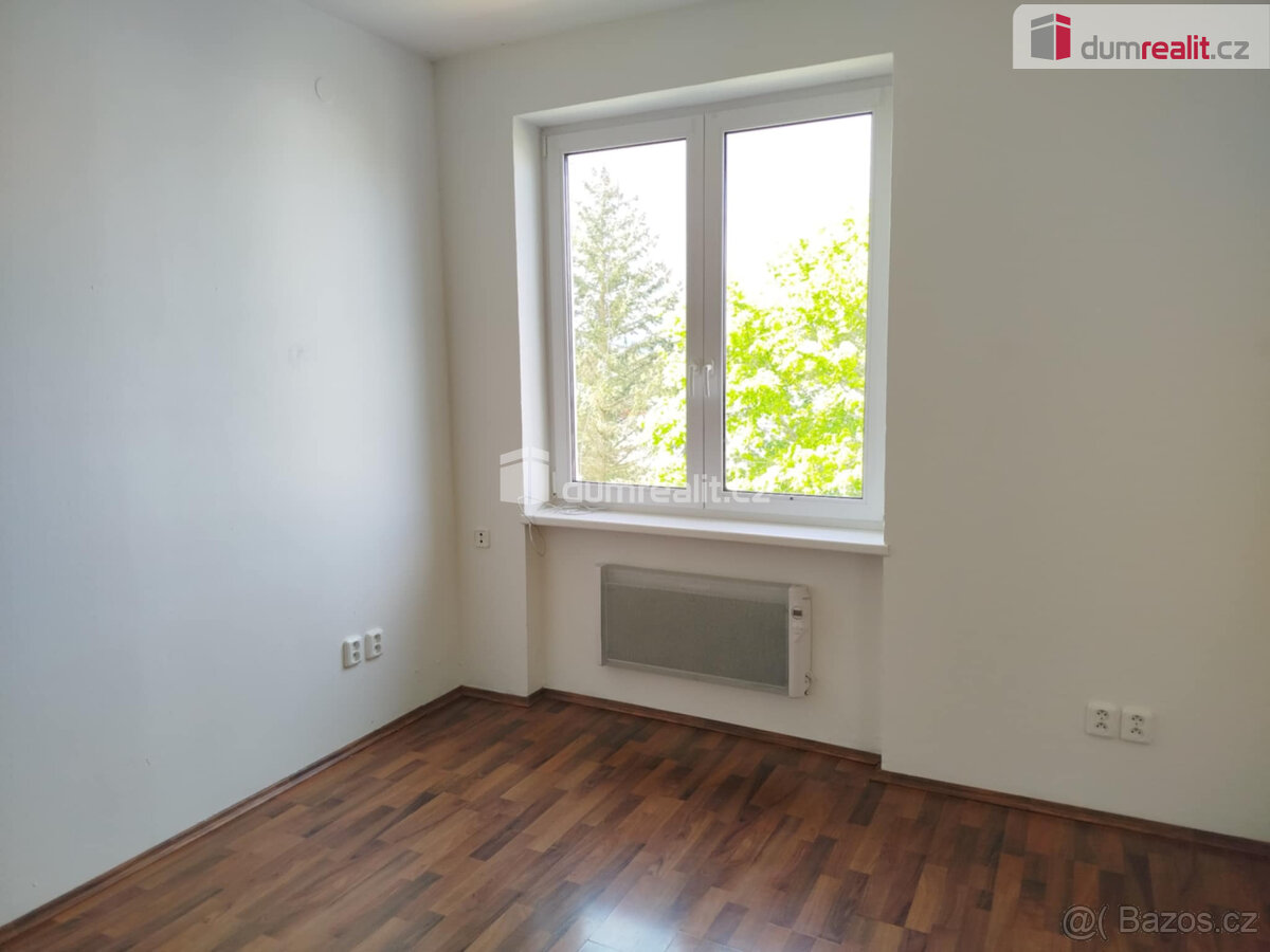 Pěkný udržovaný byt 2+1 ve druhém patře cihlového domu ve Ve