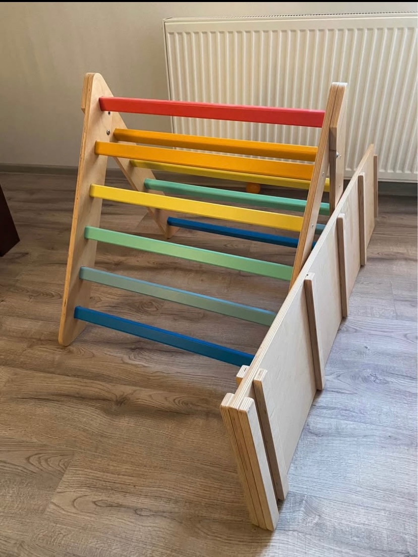 Montessori Piklerové trojúhelník od Elis Design s prknem