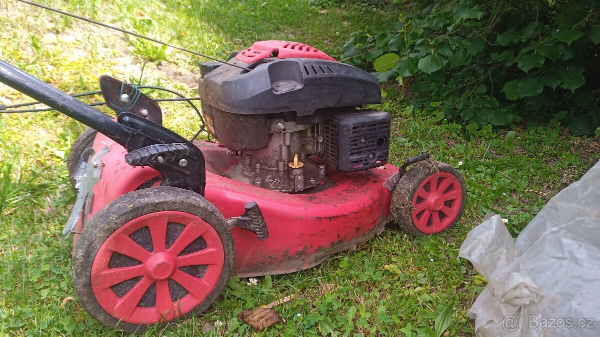 italská sekačka - motor 100%, nutné dokoupit nová řídítka
