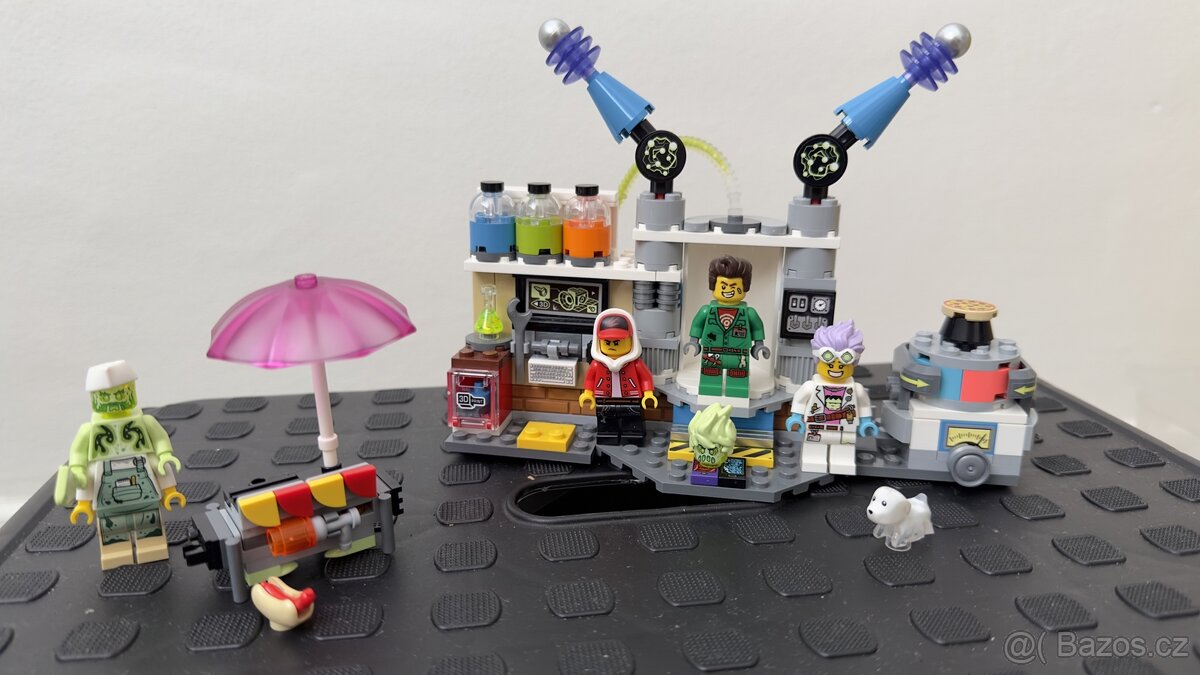 Lego hidden side