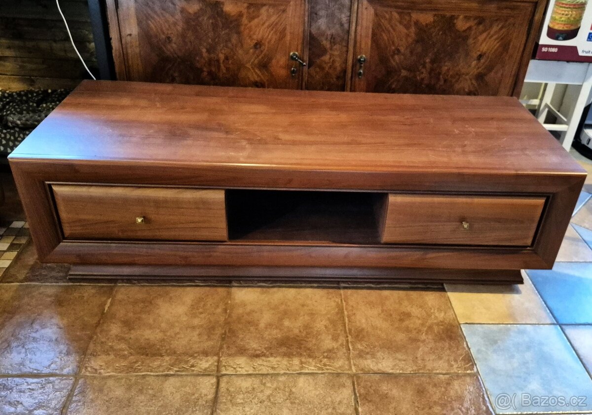 Skříňka pod TV