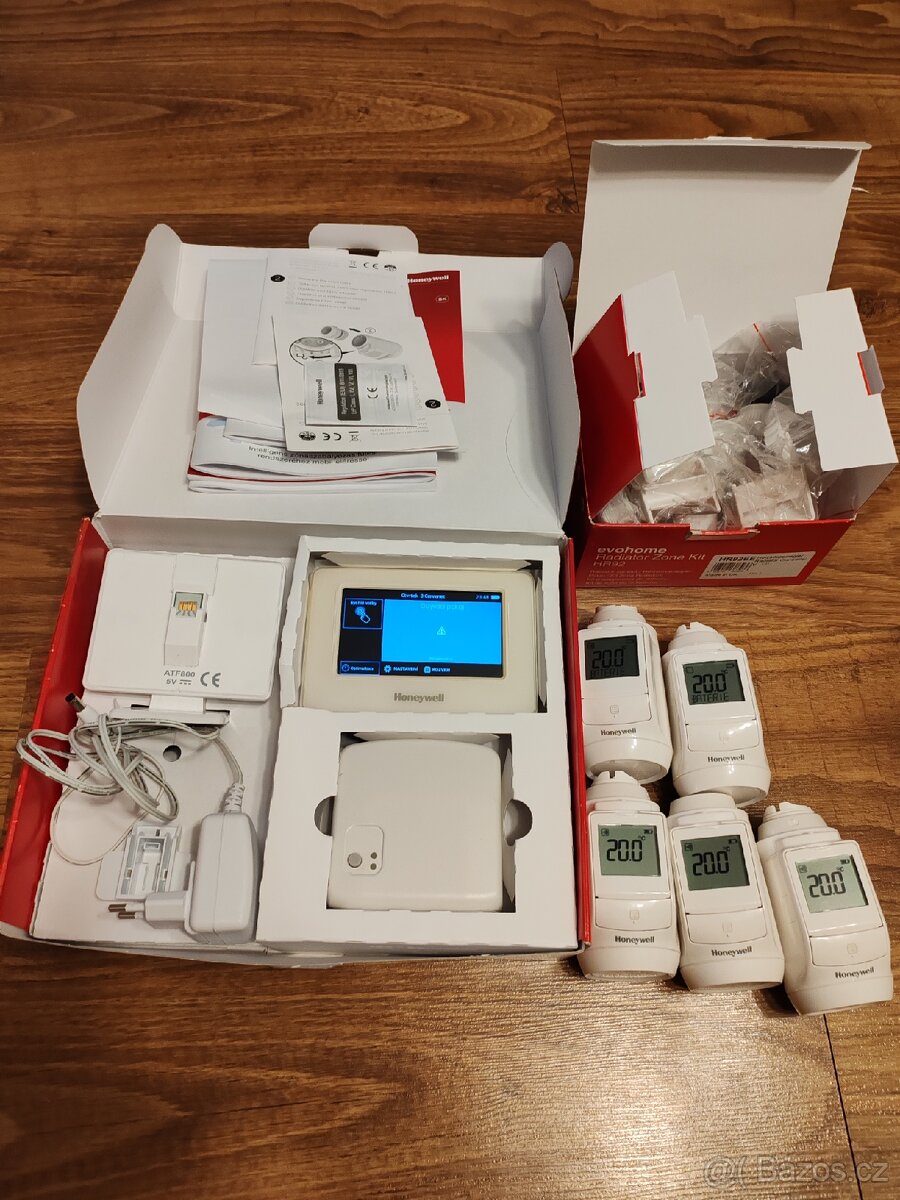 Honeywell evohome, ridici panel, 5 hlavic, rele ke kotli