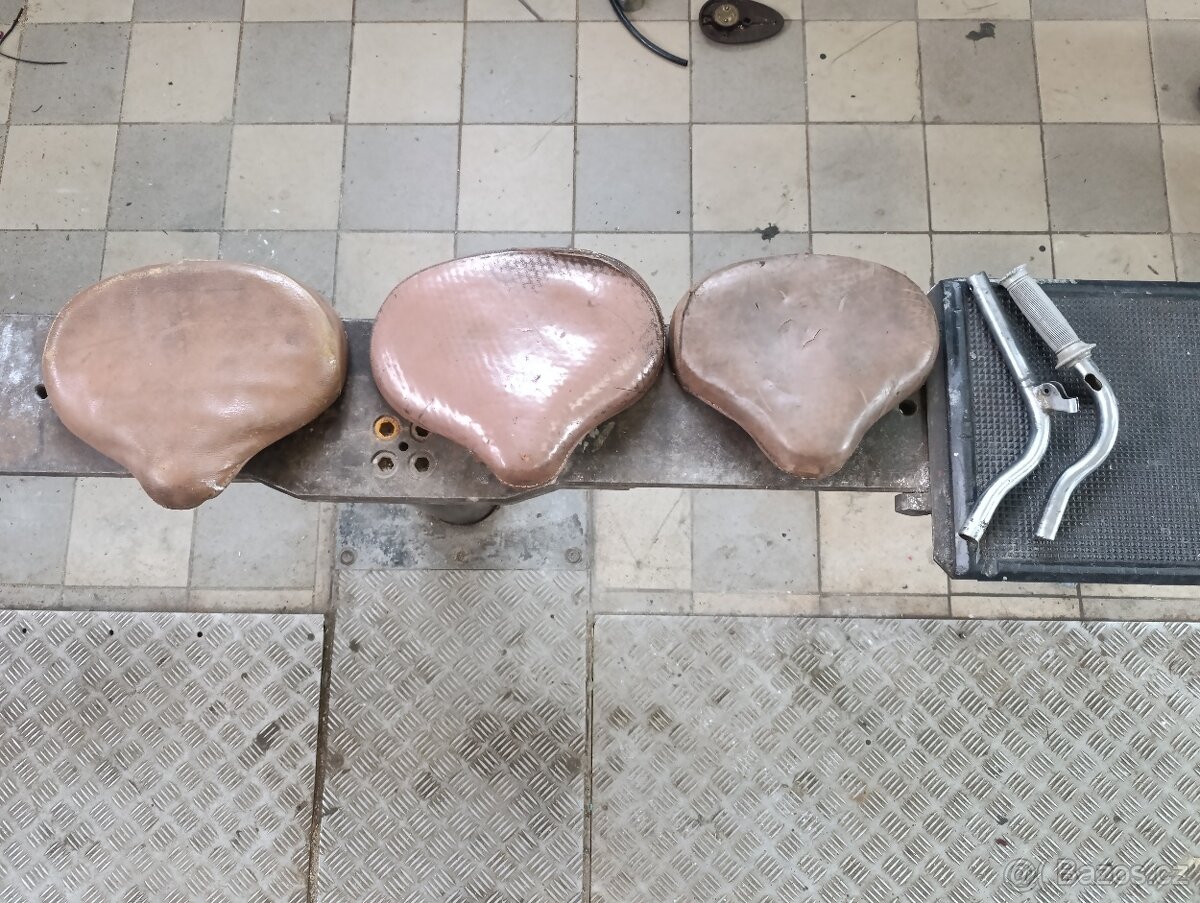Jawa pérák sedadla, řidítka