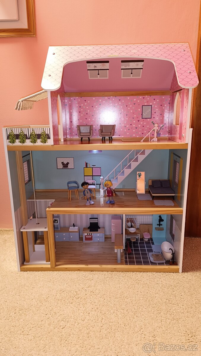 Dřevěný domeček pro panenky XXL