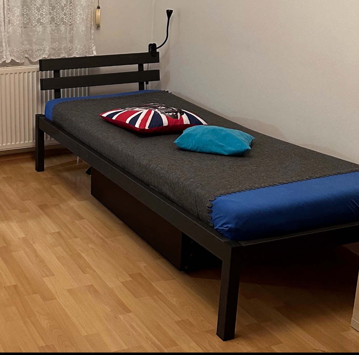 Prodám postel, matraci, rošt a úložný box