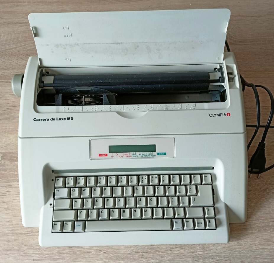 elektrický psací stroj Olympia