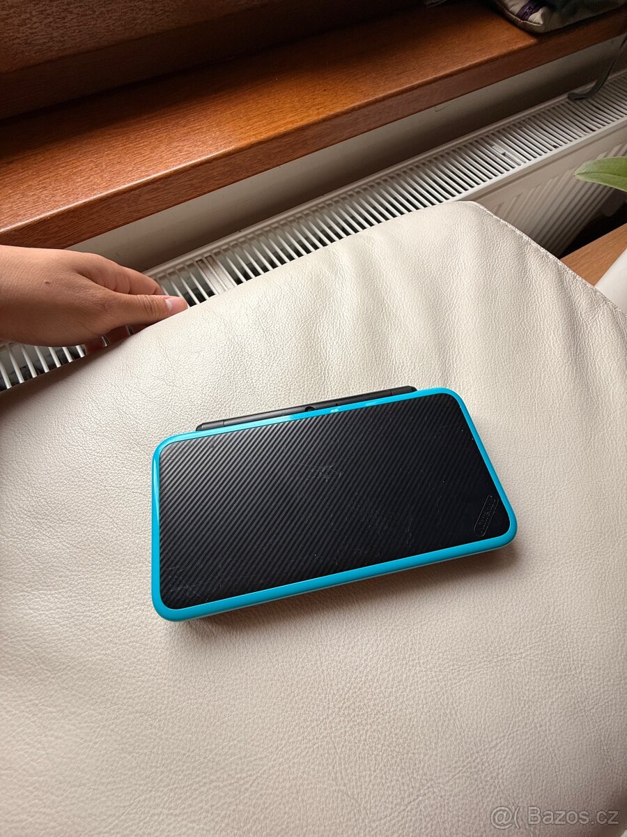 New Nintendo 2ds xl + 2 3ds hry