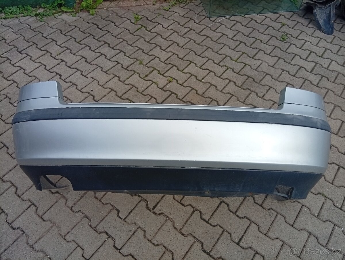 Prodám zadní nárazník na škoda Octavia 2, sedan rok 2008