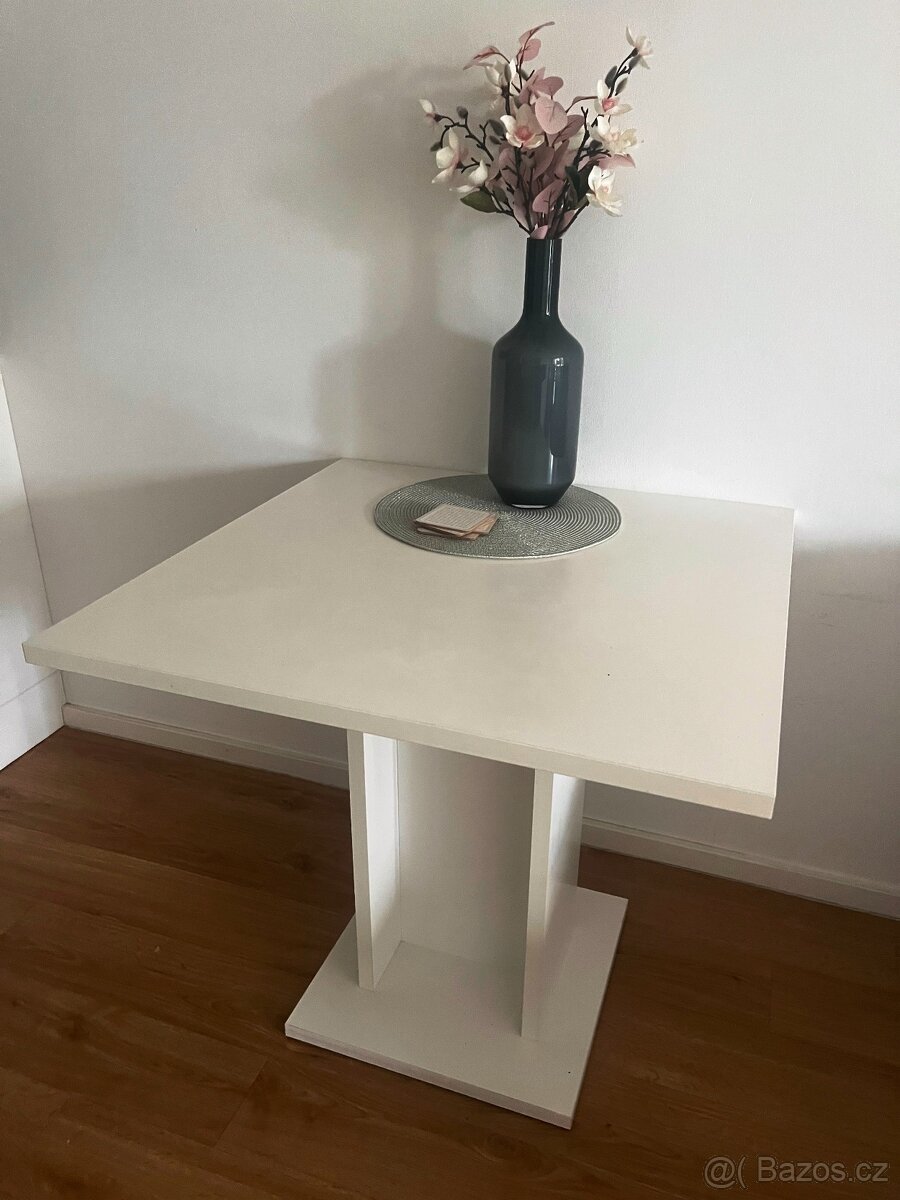 Kuchyský stůl Moebelix