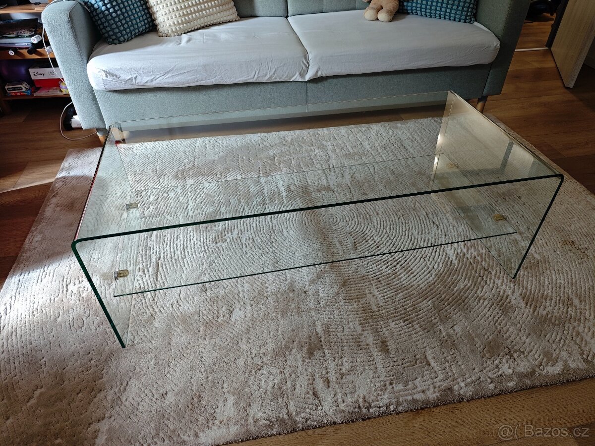 Skleněný konferenční stolek