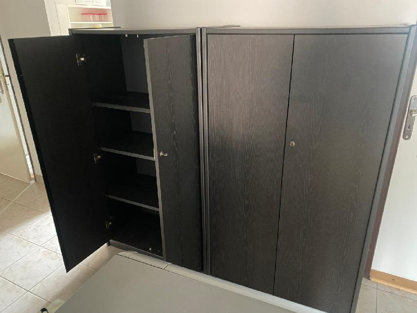 PRODÁM SKŘÍNĚ A KANCELÁŘSKÝ KONTEJNÉR