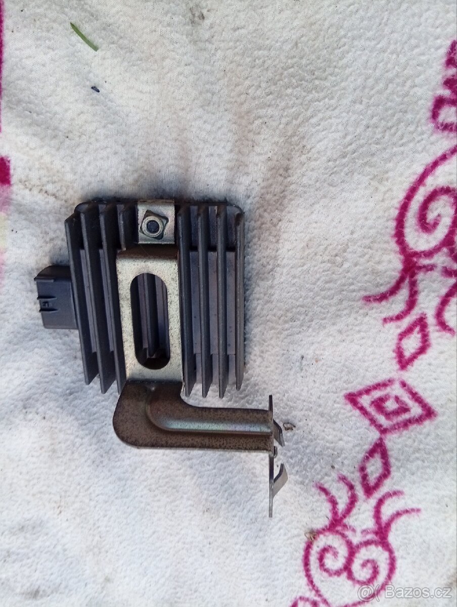 Suzuki Burgman 200 rok 2008 regulátor dobíjení