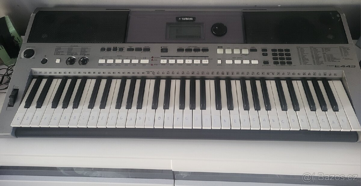 Yamaha psr e443
