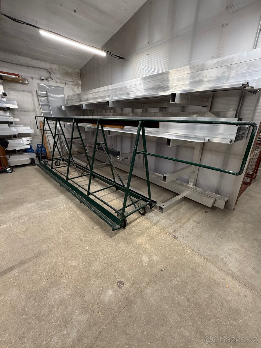 Jezdící kovové “Áčko” na desky, délka 4 m