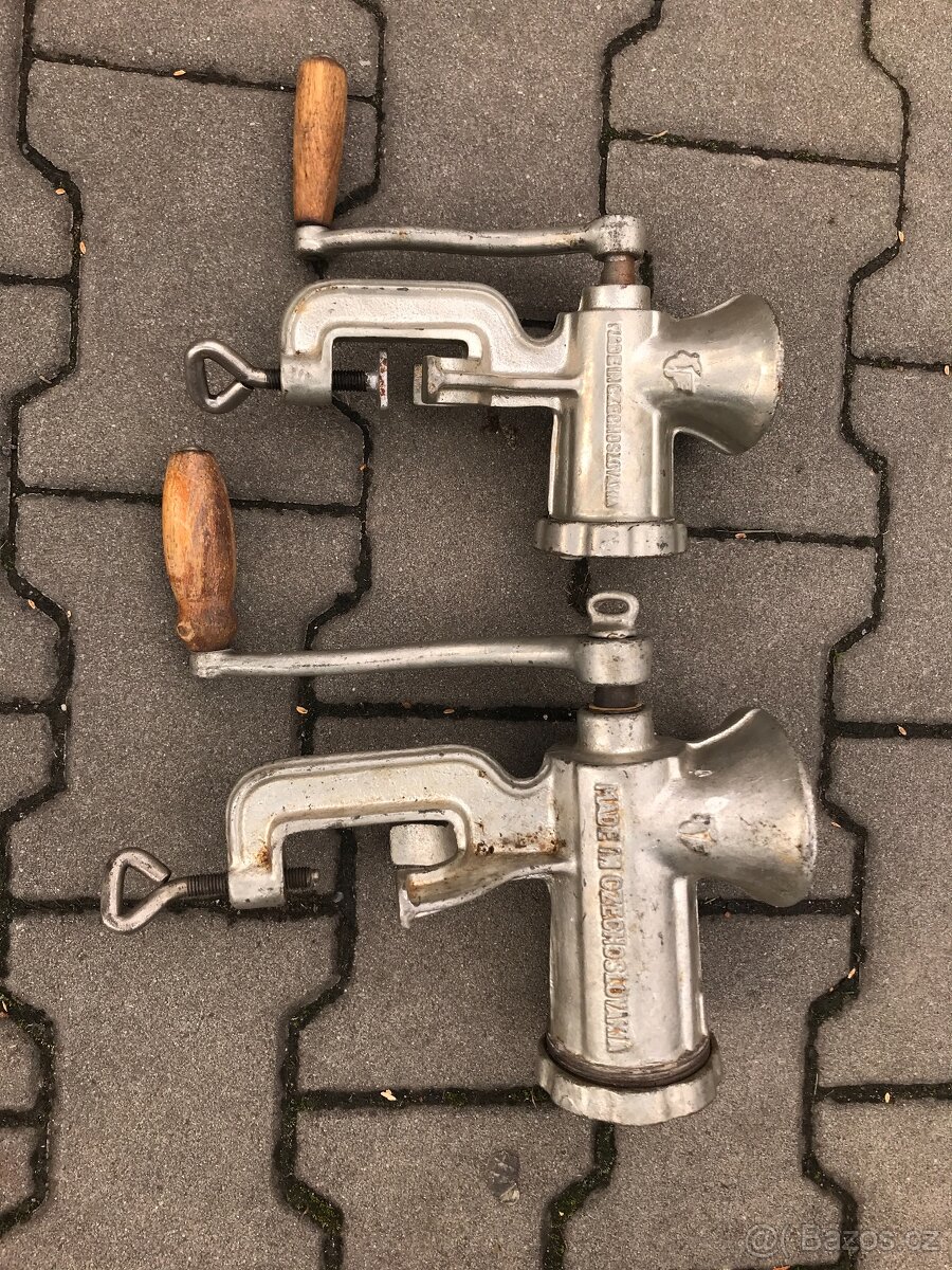 Ruční mlýnek na maso