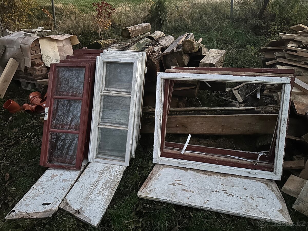 Stará dřevěná dvojitá okna z chalupy 4 ks